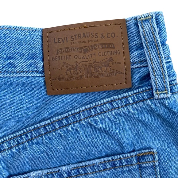Levi’s Women’s Ribcage Denim Shorts Buttonfly Super High Rise Size 26 Distressed - Picture 7 of 13